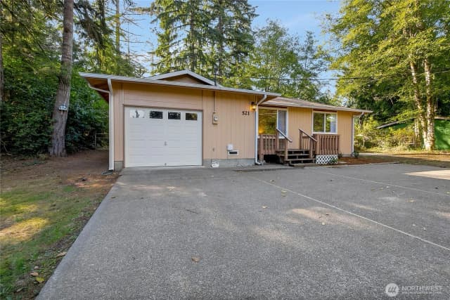 Property photo for 521 E Lakeshore Drive W, Shelton photo 2
