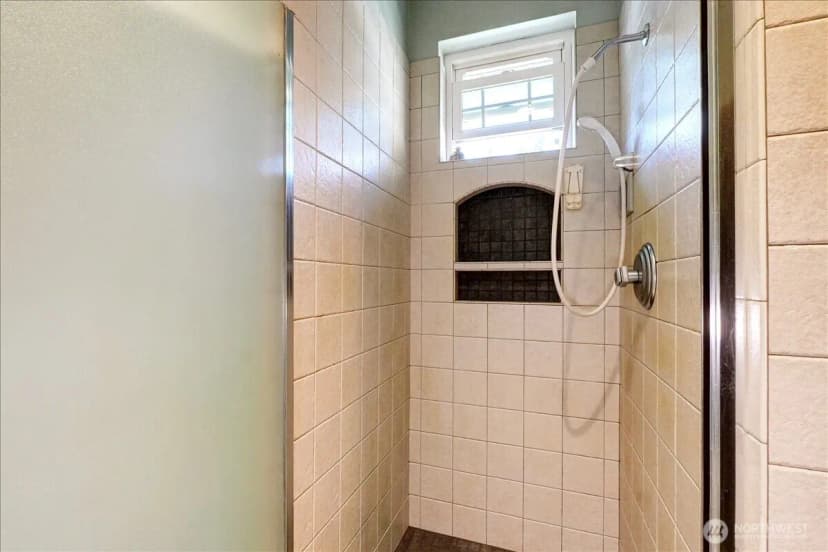 Property photo for 34404 24th Avenue E, Roy photo 28