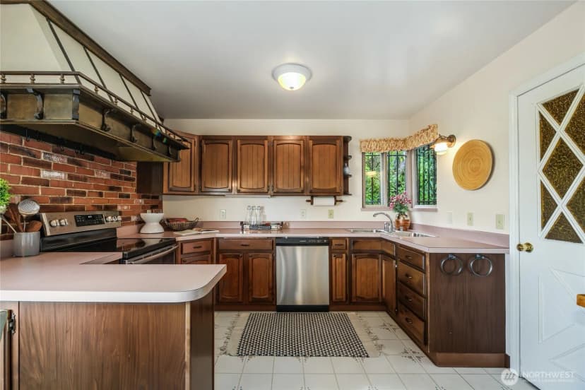 Property photo for 4515 Sw 100th Street, Seattle photo 8