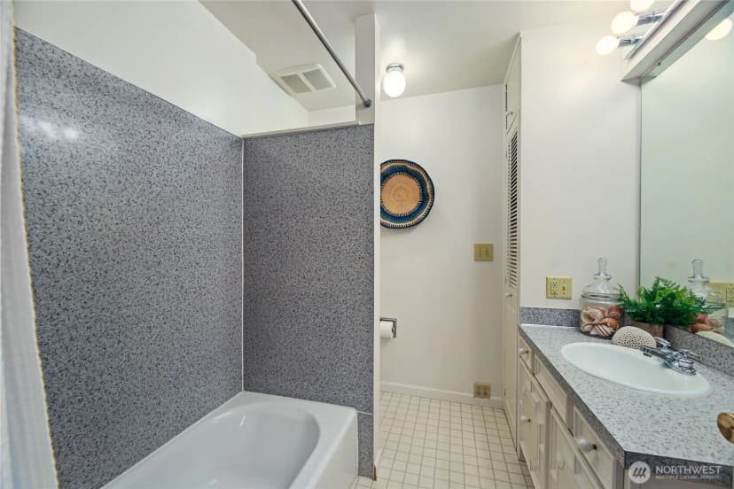 Property photo for 4515 Sw 100th Street, Seattle photo 17