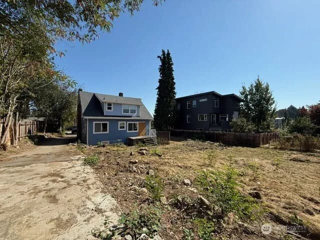 Property photo for 8323 39th Avenue S, Seattle photo 5