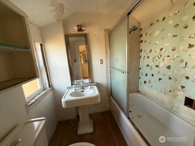 Property photo for 8323 39th Avenue S, Seattle photo 15