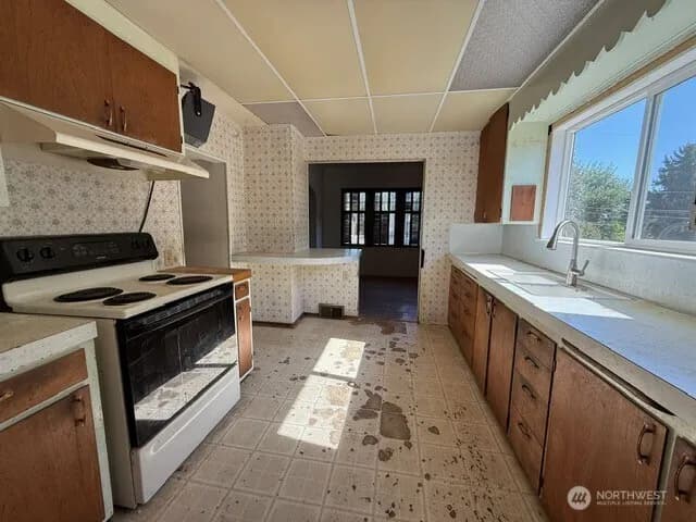 Property photo for 8323 39th Avenue S, Seattle photo 6