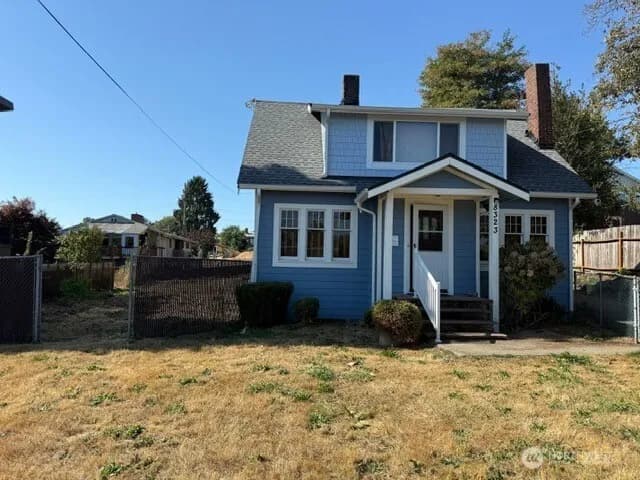 Property photo for 8323 39th Avenue S, Seattle photo 2