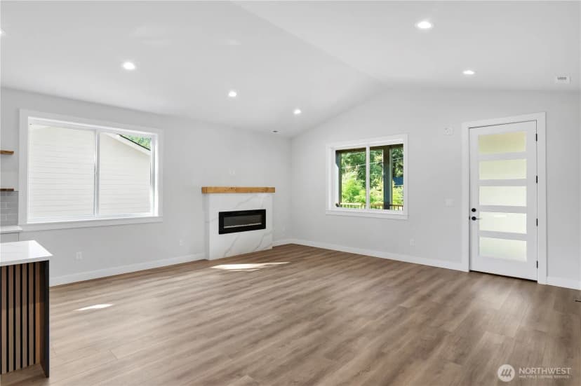 Property photo for 360 Deerhaven Lane, Sedro Woolley photo 3