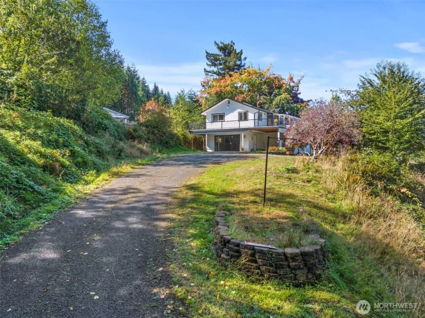 Property photo for 198 Raymond South Bend Road, Raymond photo 2