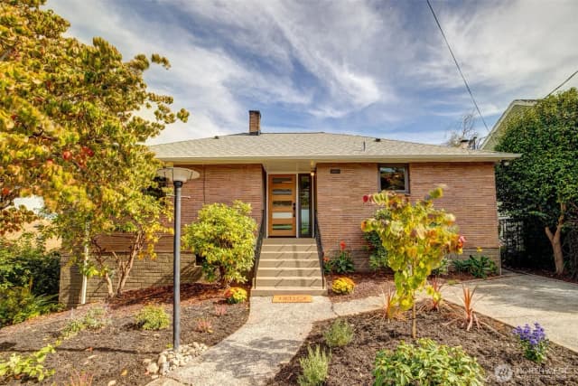 Property photo for 9804 63rd Avenue S, Seattle photo 3