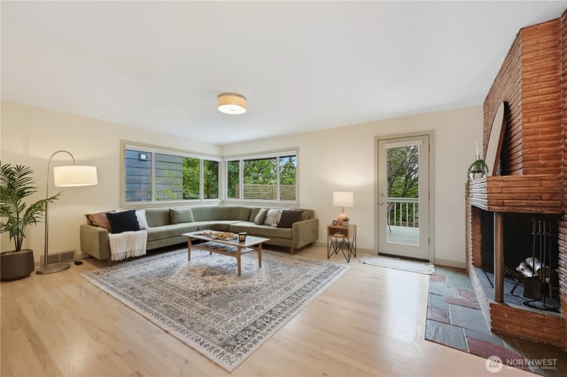 Property photo for 8533 Burke Avenue N, Seattle photo 12