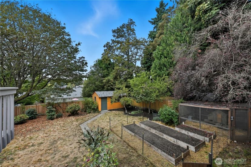 Property photo for 8533 Burke Avenue N, Seattle photo 19