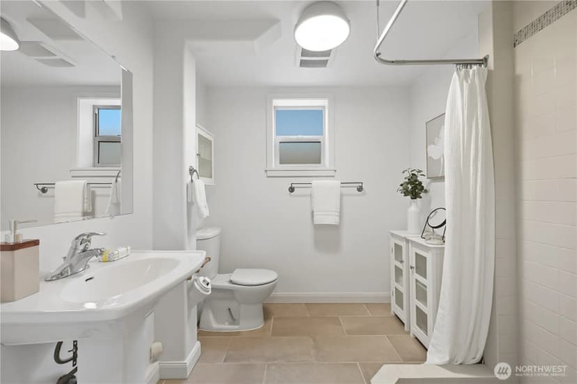 Property photo for 8533 Burke Avenue N, Seattle photo 31