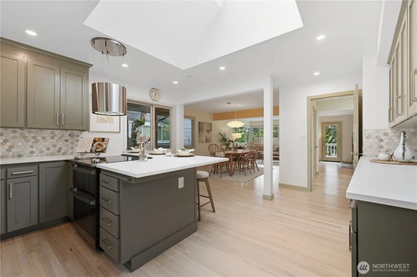 Property photo for 8533 Burke Avenue N, Seattle photo 5