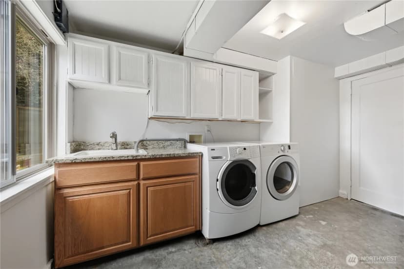 Property photo for 8533 Burke Avenue N, Seattle photo 29