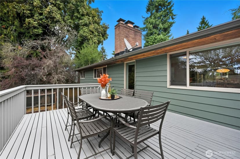 Property photo for 8533 Burke Avenue N, Seattle photo 16