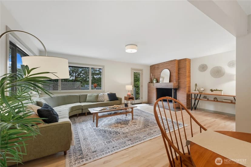 Property photo for 8533 Burke Avenue N, Seattle photo 11