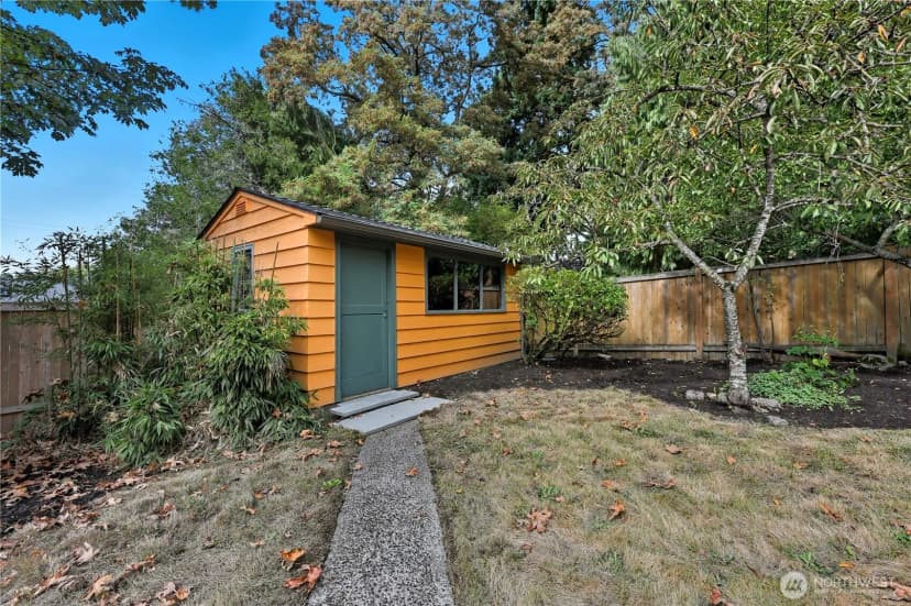 Property photo for 8533 Burke Avenue N, Seattle photo 36