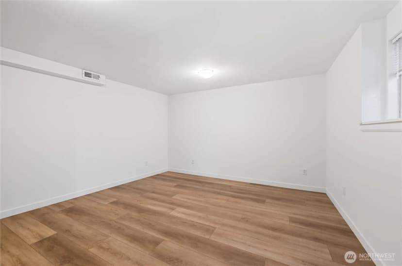 Property photo for 8533 Burke Avenue N, Seattle photo 27