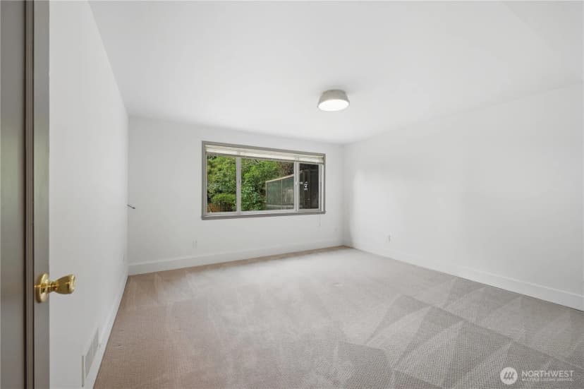 Property photo for 8533 Burke Avenue N, Seattle photo 30