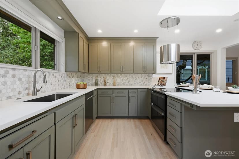 Property photo for 8533 Burke Avenue N, Seattle photo 6