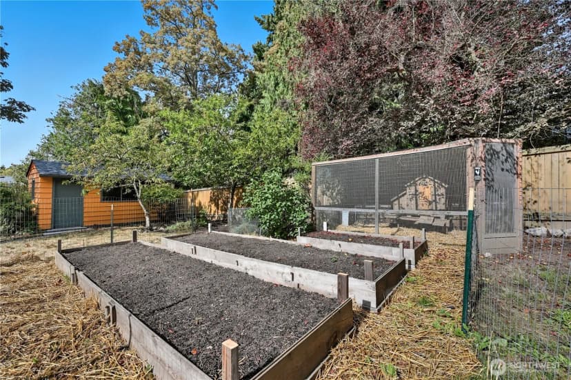 Property photo for 8533 Burke Avenue N, Seattle photo 39
