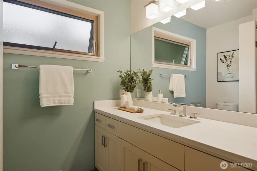 Property photo for 8533 Burke Avenue N, Seattle photo 23