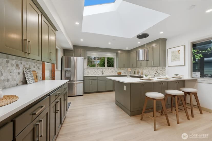 Property photo for 8533 Burke Avenue N, Seattle photo 4