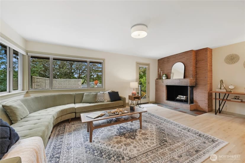 Property photo for 8533 Burke Avenue N, Seattle photo 15