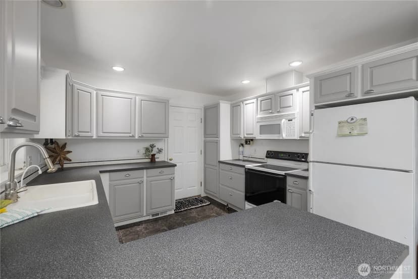 Property photo for 320 E Ballantrae Drive, Shelton photo 16