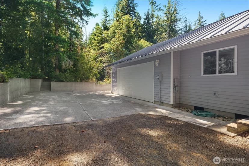Property photo for 320 E Ballantrae Drive, Shelton photo 5