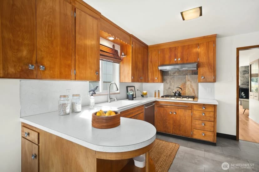 Property photo for 6024 48th Ave Sw, Seattle photo 8