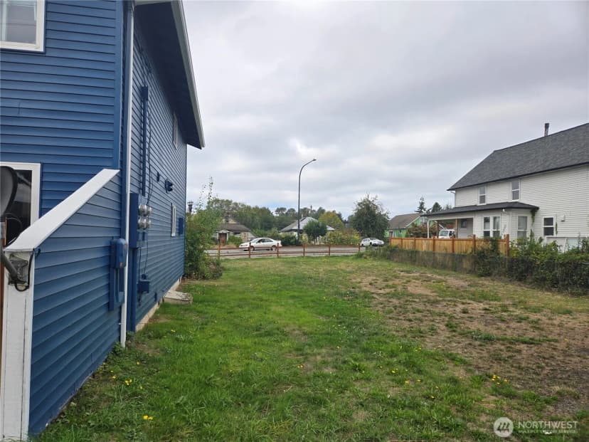 Property photo for 1409 E Marine View Drive, Everett photo 2