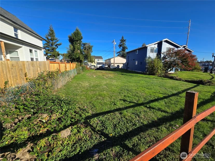 Property photo for 1409 E Marine View Drive, Everett