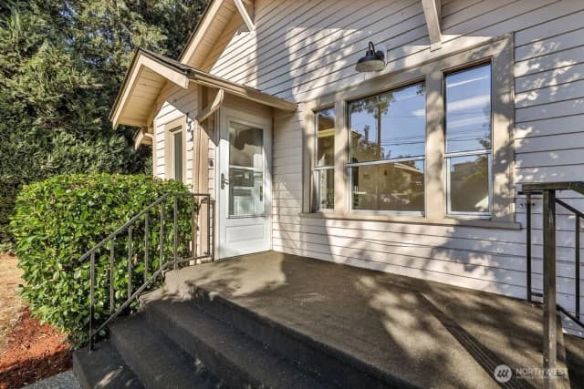 Property photo for 15324 4th Avenue Sw, Burien photo 2