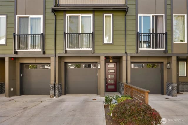 Property photo for 18521 1st Avenue Ne #b, Shoreline photo 2