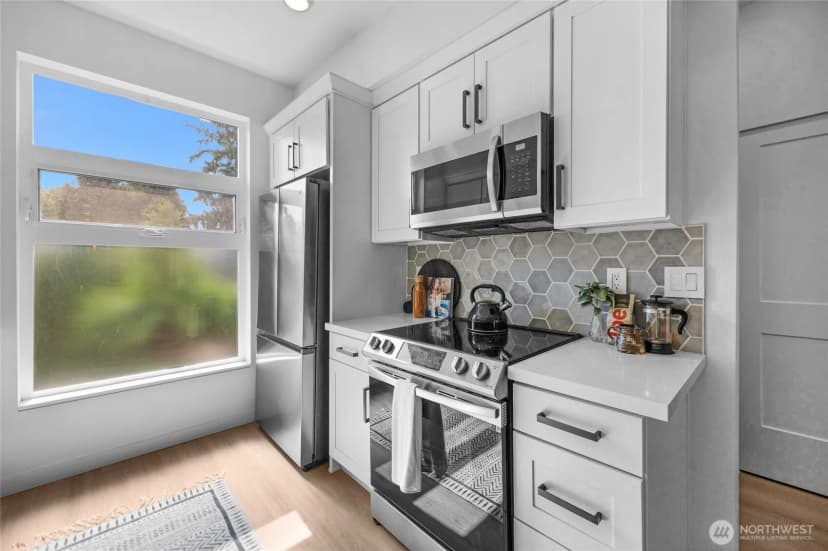 Property photo for 18521 1st Avenue Ne #b, Shoreline photo 9