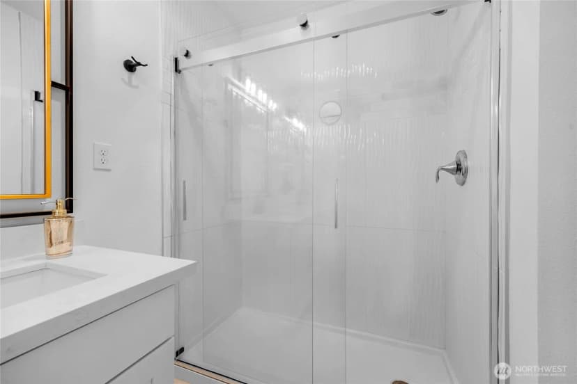Property photo for 18521 1st Avenue Ne #b, Shoreline photo 26