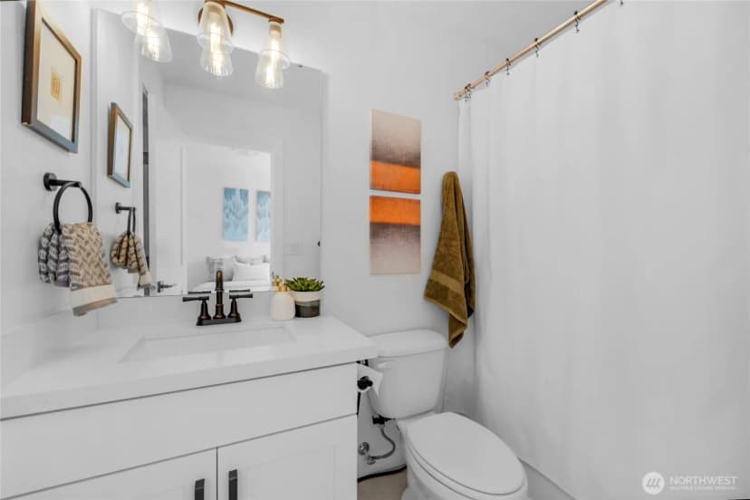 Property photo for 18521 1st Avenue Ne #b, Shoreline photo 18