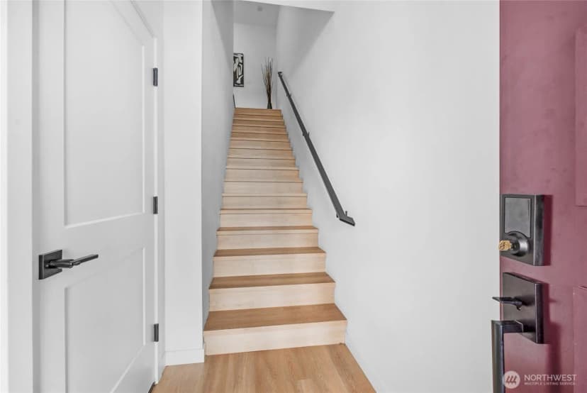 Property photo for 18521 1st Avenue Ne #b, Shoreline photo 6