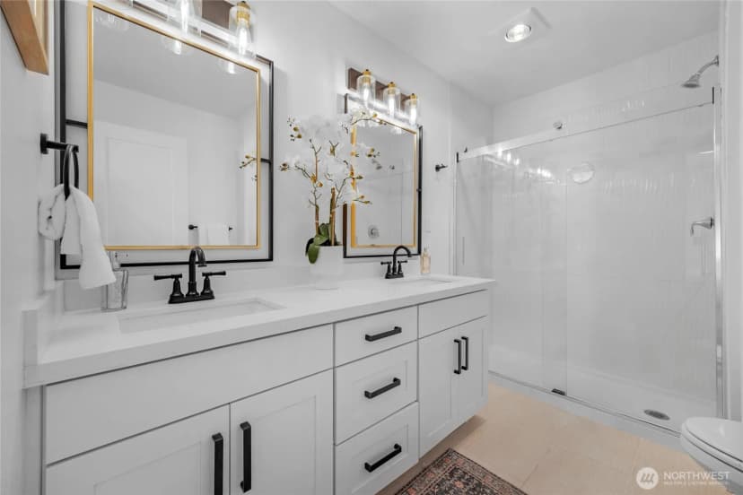 Property photo for 18521 1st Avenue Ne #b, Shoreline photo 25
