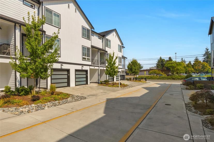Property photo for 18521 1st Avenue Ne #b, Shoreline photo 31
