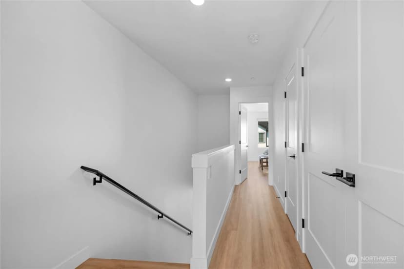 Property photo for 18521 1st Avenue Ne #b, Shoreline photo 21