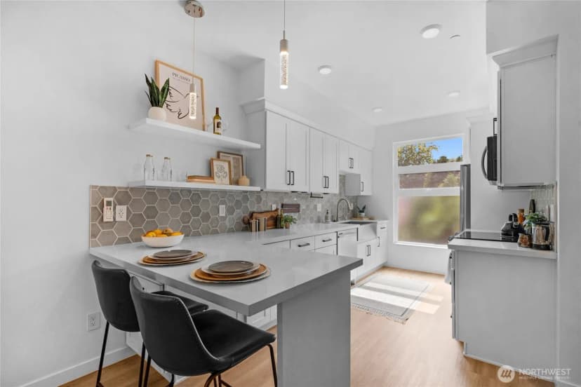 Property photo for 18521 1st Avenue Ne #b, Shoreline photo 7
