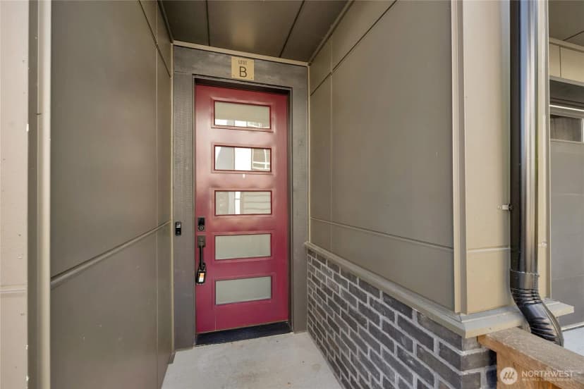 Property photo for 18521 1st Avenue Ne #b, Shoreline photo 5