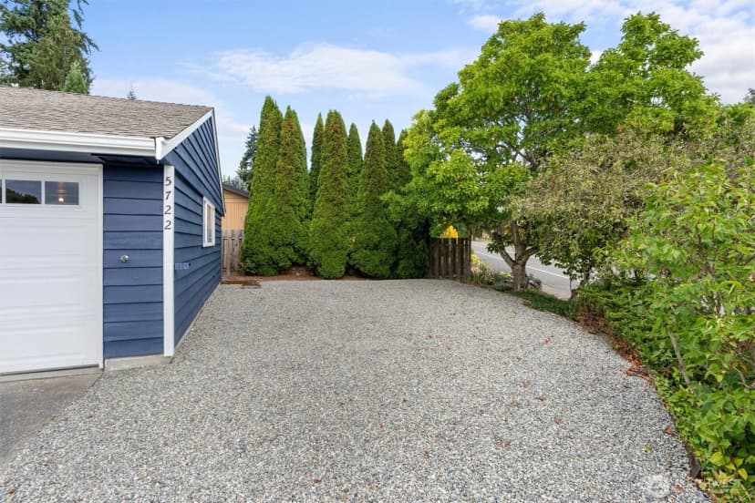 Property photo for 5722 Ne 182nd Street, Kenmore photo 4