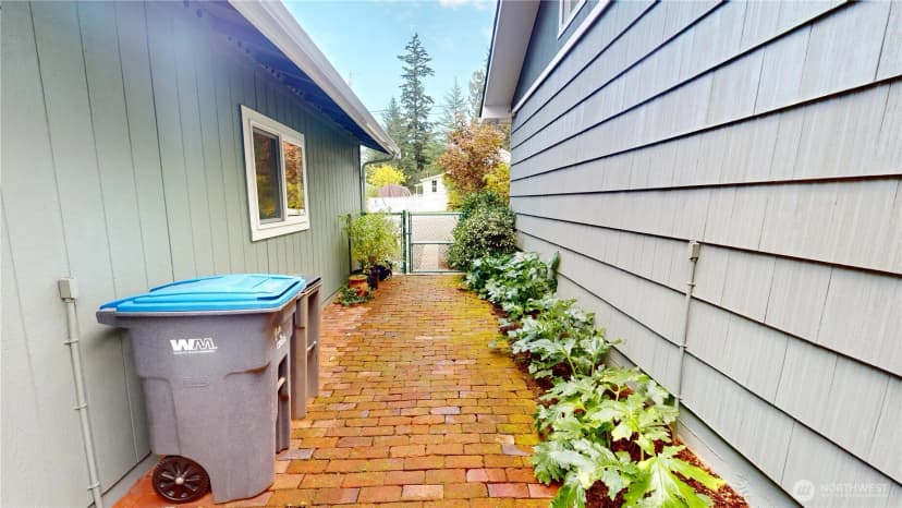 Property photo for 445 Sunnyhill Road W, Bremerton photo 27