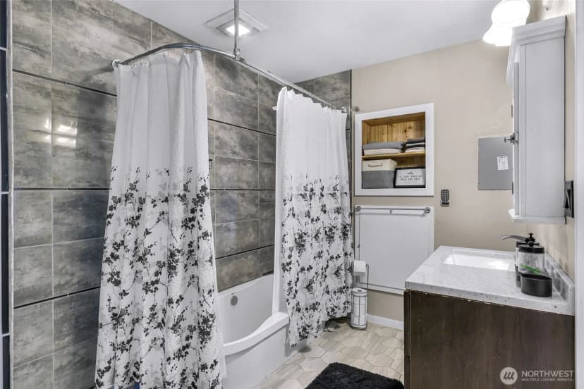 Property photo for 1428 Peace Portal Drive, Blaine photo 16