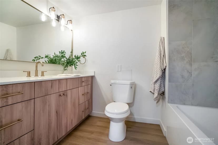 Property photo for 11853 12th Avenue S, Seattle photo 30