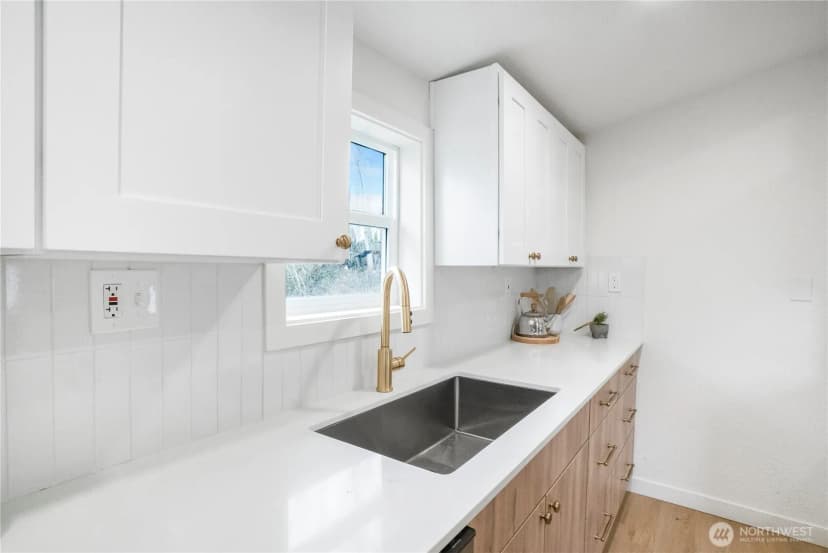 Property photo for 11853 12th Avenue S, Seattle photo 13