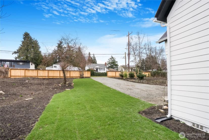 Property photo for 11853 12th Avenue S, Seattle photo 32