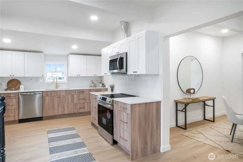Property photo for 11853 12th Avenue S, Seattle photo 10