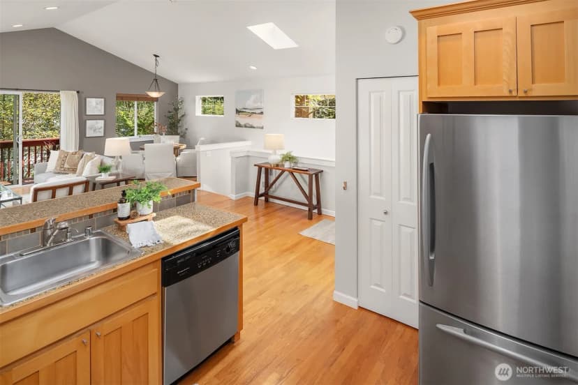 Property photo for 2452 Sw Webster Street, Seattle photo 10
